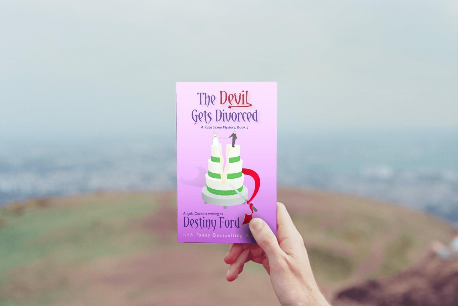 The Devil Gets Divorced, A Kate Saxee Mystery Series (Paperback, Book 5)