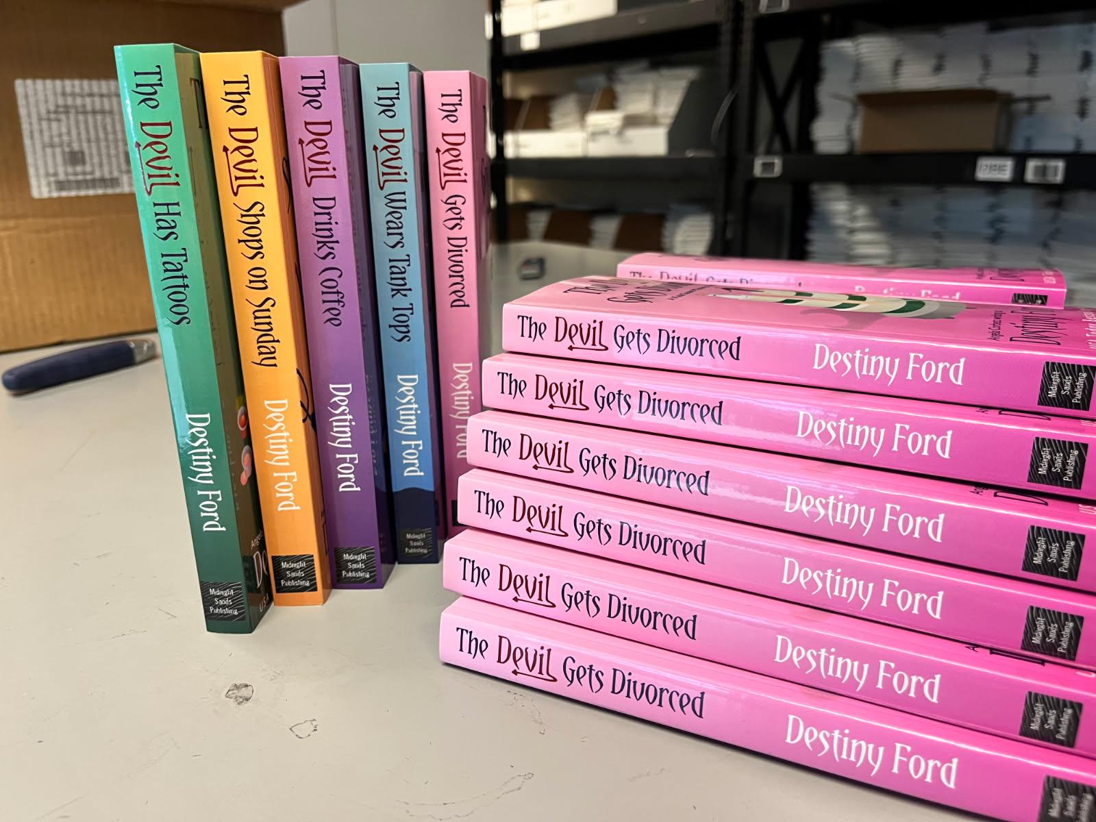 Full Stack (so far) - First 5 Kate Saxee Mystery Series Books Bundle + Free Gifts