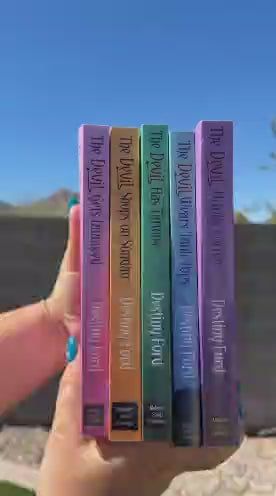 Full Stack (so far) - First 5 Kate Saxee Mystery Series Books Bundle + Free Gifts